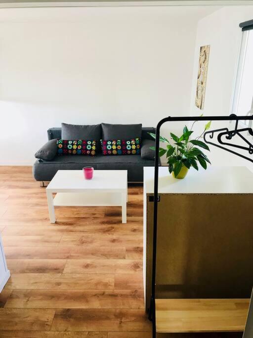 Saint-Theodorit Loue Studio Dans Une Villa Avec Piscine Terrasse מראה חיצוני תמונה